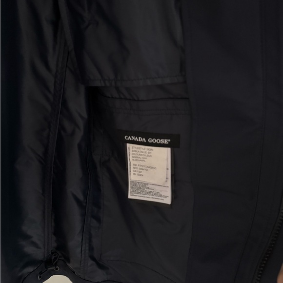 Men’s Canada Goose. Crew trench. Size small. Color admiral navy. - Picture 5 of 5